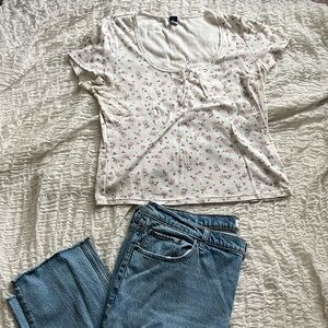 Old Navy White Floral Short Sleeve Top